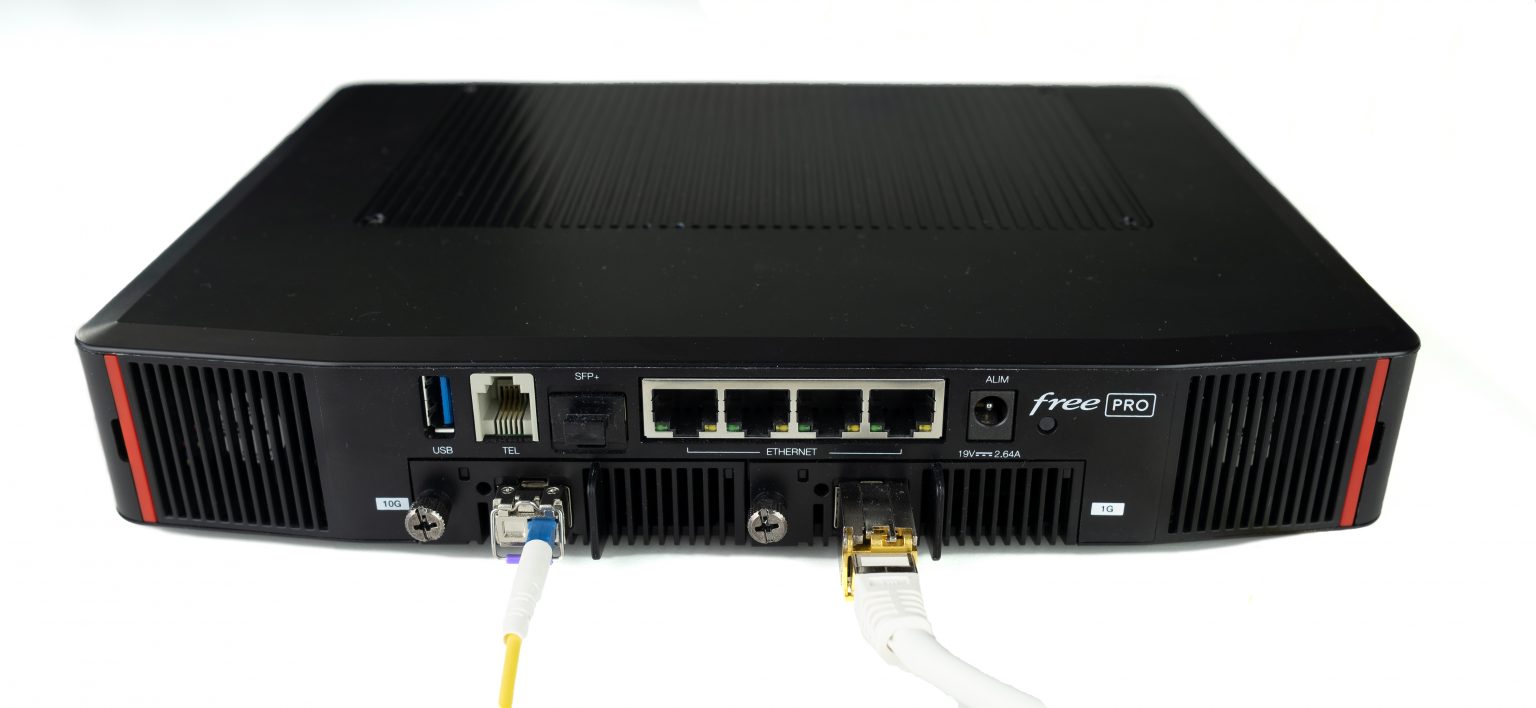 Insérer le ou les disques dur(s) dans votre Freebox Pro de remplacement